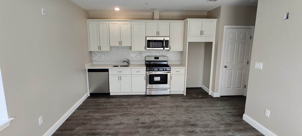 191 North Common - Photo 1