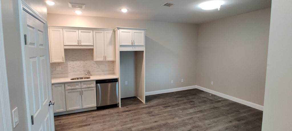 191 North Common - Photo 1