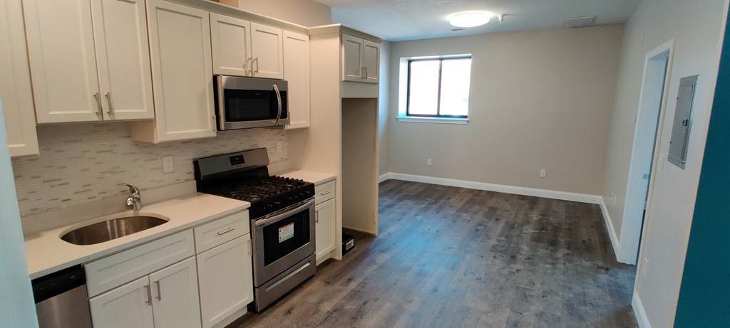 191 North Common - Photo 1