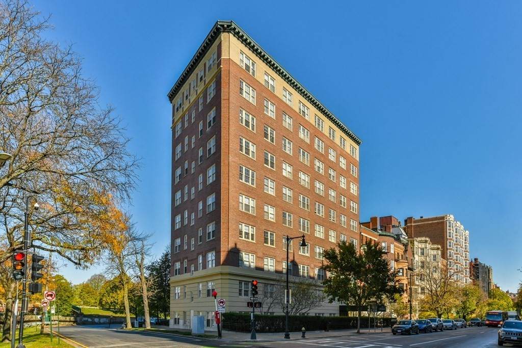 534 Beacon Street - Photo 1