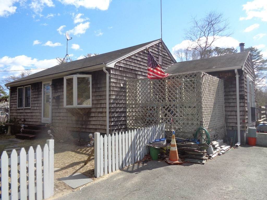 16 Briggs Ave - Photo 1