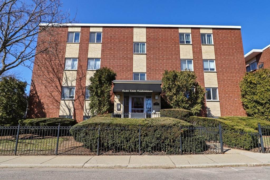 29 Custer St - Photo 1