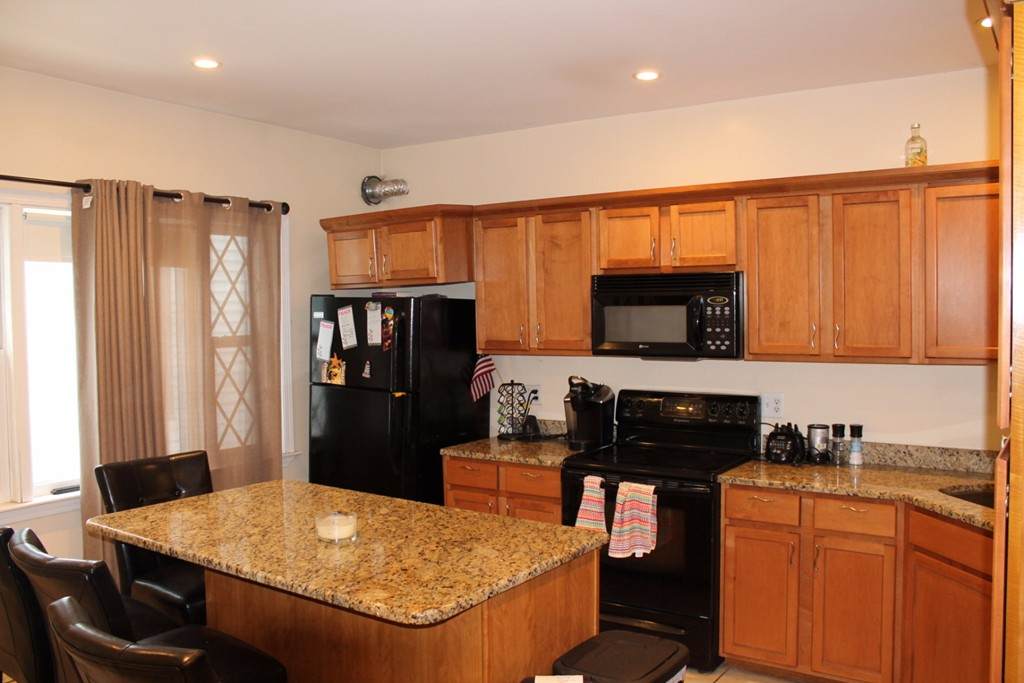929 East Broadway - Photo 1