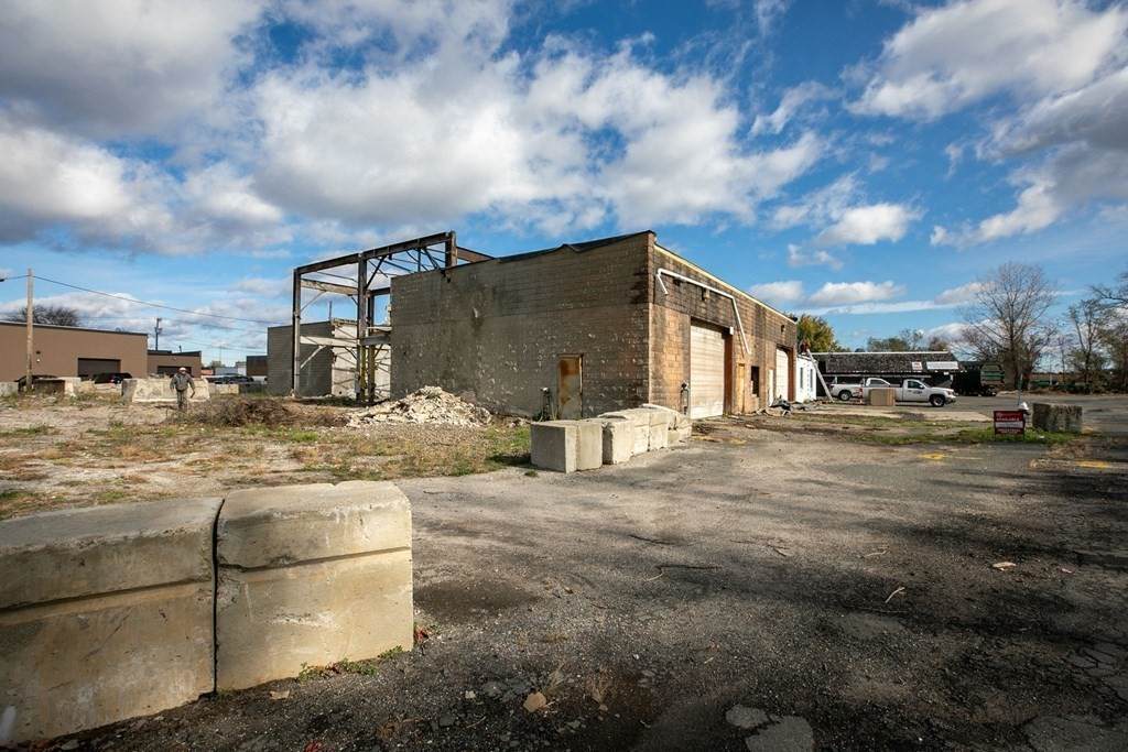 55 Circuit Ave - Photo 1