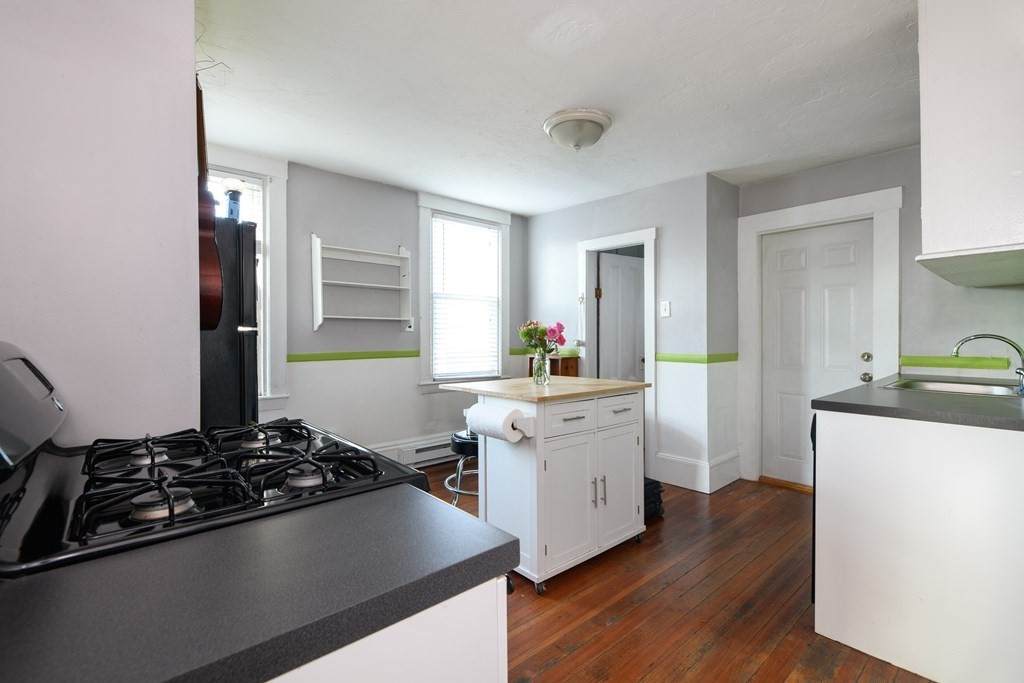 195 Hampshire - Photo 1