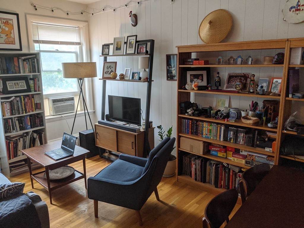 199 Winthrop Rd - Photo 1