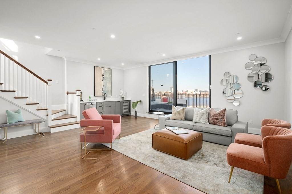 60 Charlesgate West - Photo 1