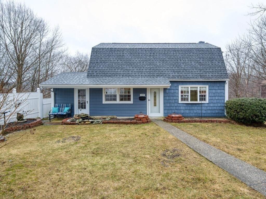 239 Pleasant St - Photo 1