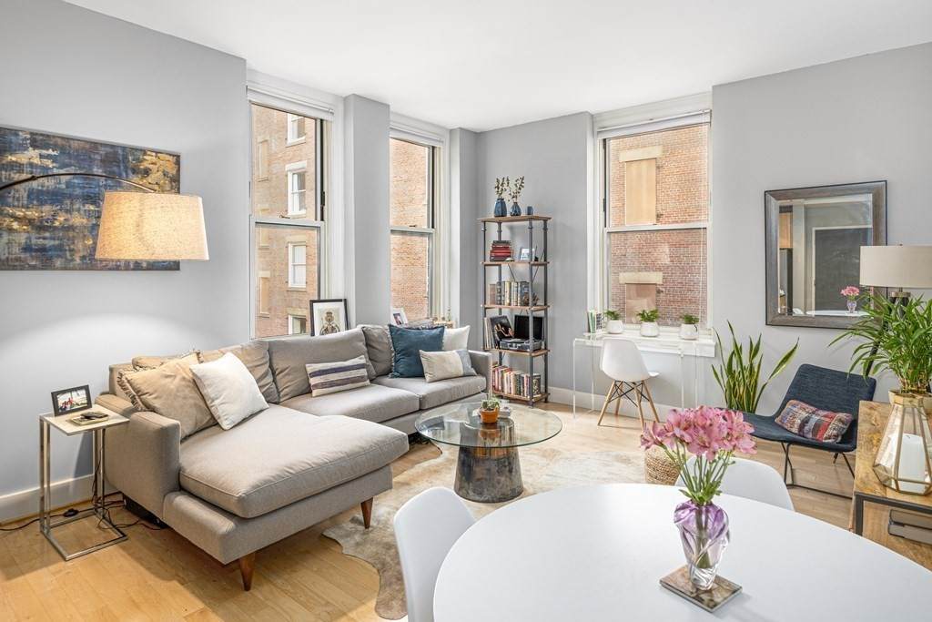 70 Lincoln Street - Photo 1