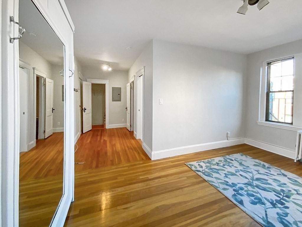 66 Queensberry St - Photo 1