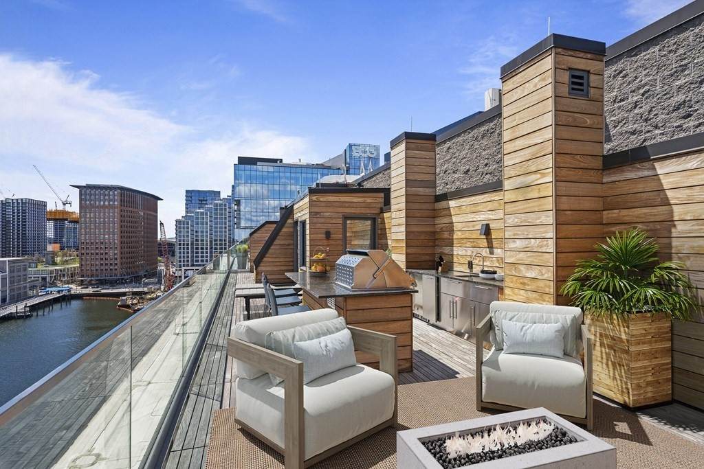300 Pier 4 Blvd - Photo 1
