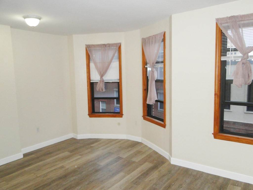 81 Tyler Street - Photo 1