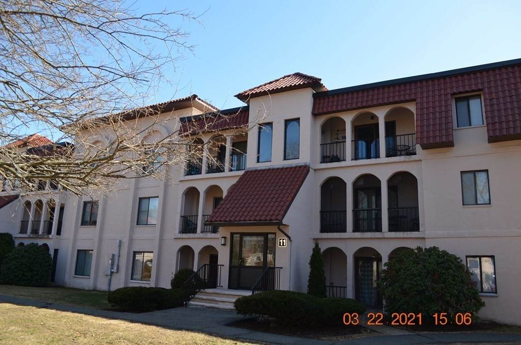 685 Oak St - Photo 1