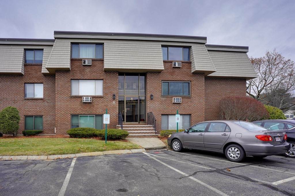 8 Hallmark Gdns - Photo 1