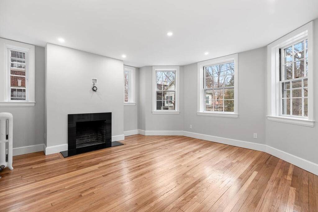 41 Linnaean St - Photo 1