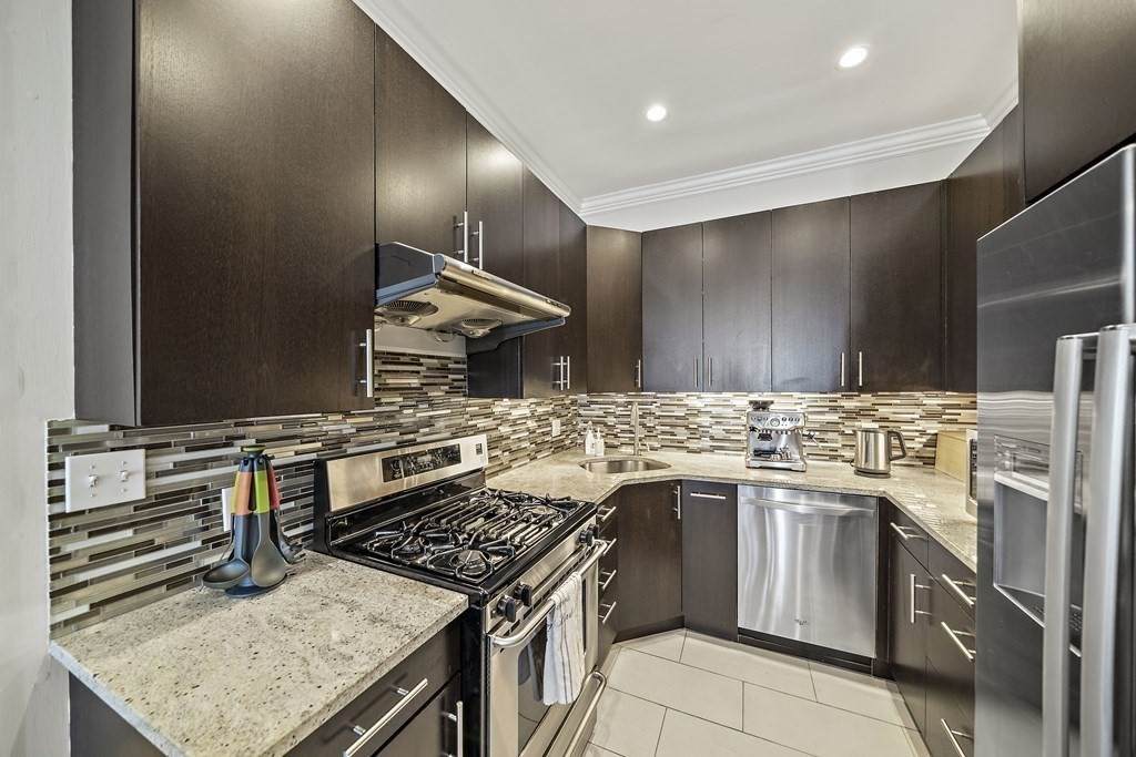 200 Saint Botolph Street - Photo 1