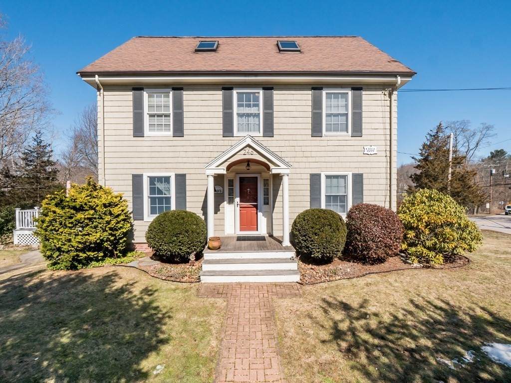246 Oak St - Photo 1
