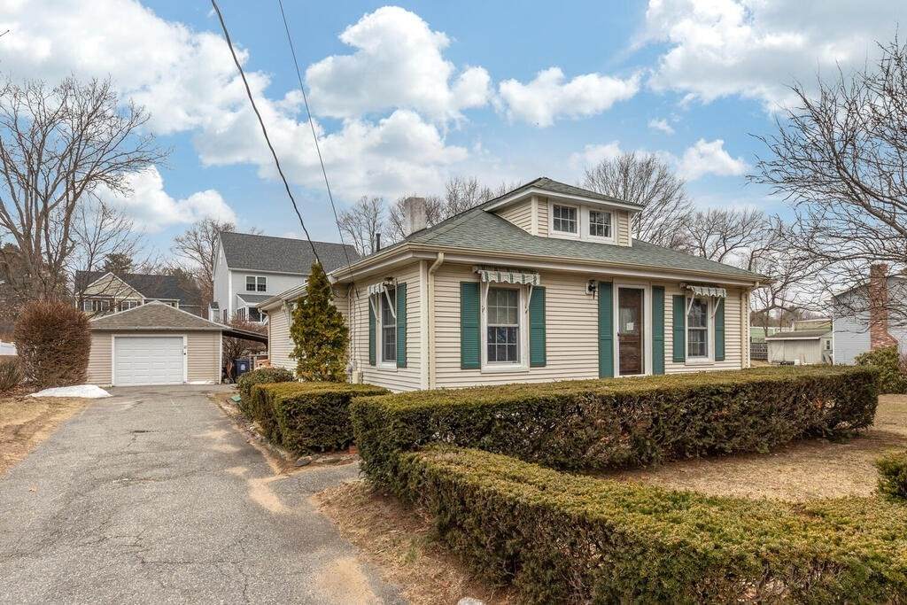22 Pershing St - Photo 1