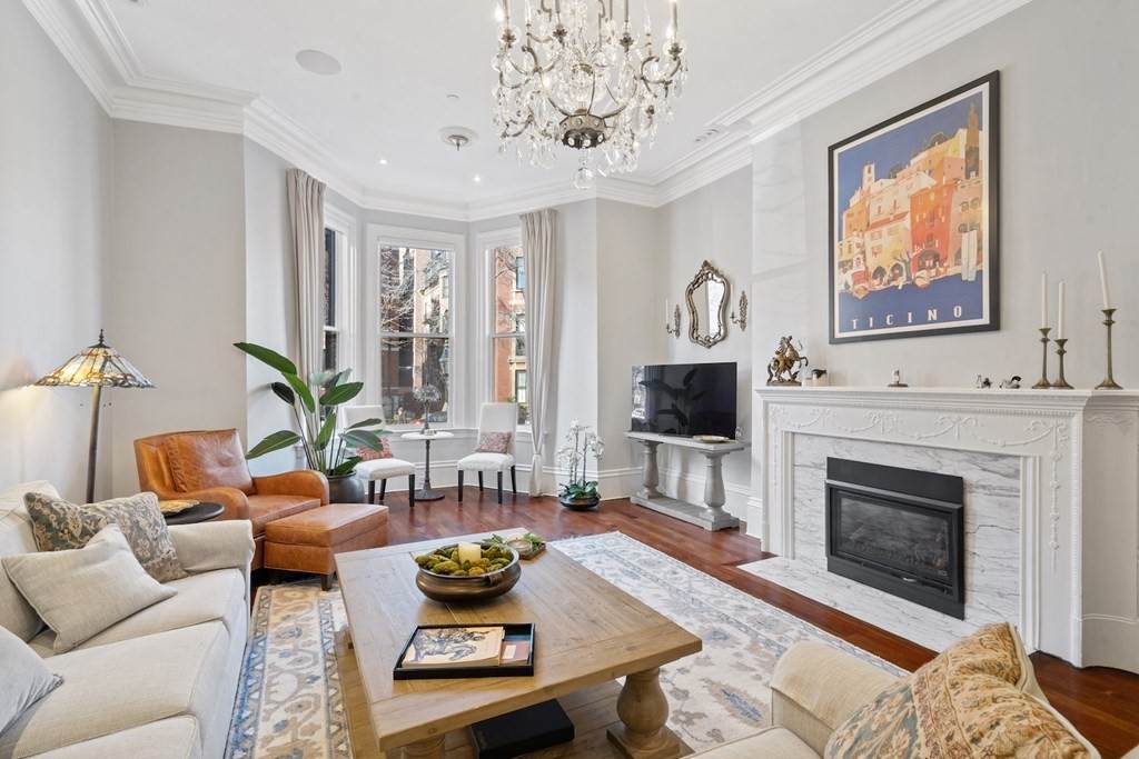 166 Marlborough St - Photo 1