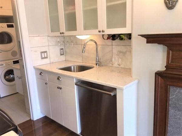 88 Charles - Photo 1