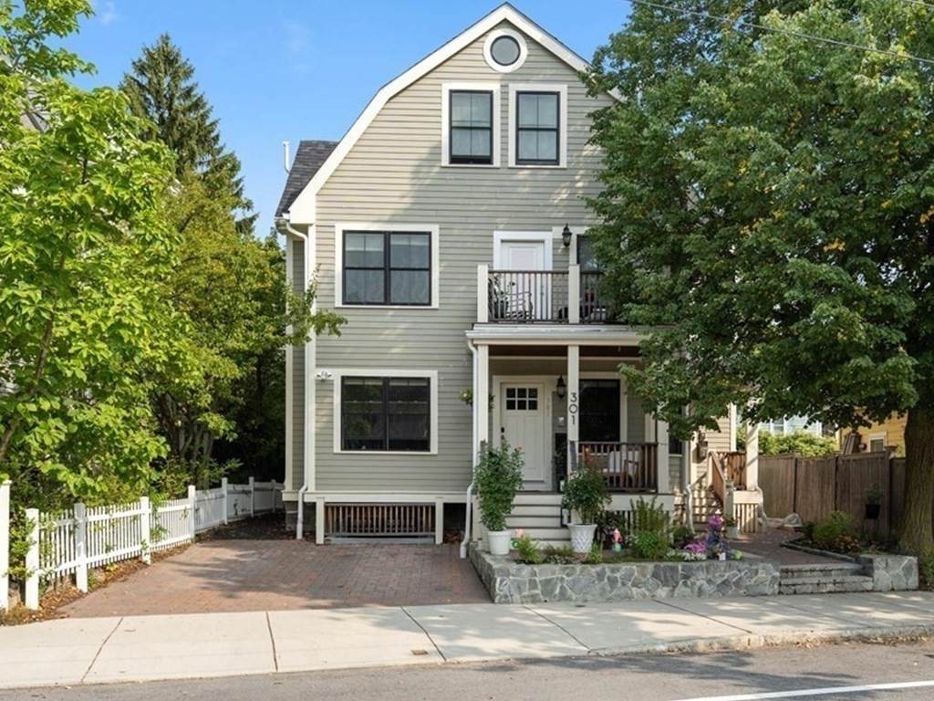301 Huron Avenue - Photo 1