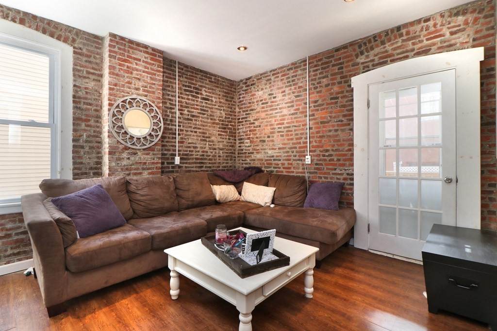 719 E Third - Photo 1