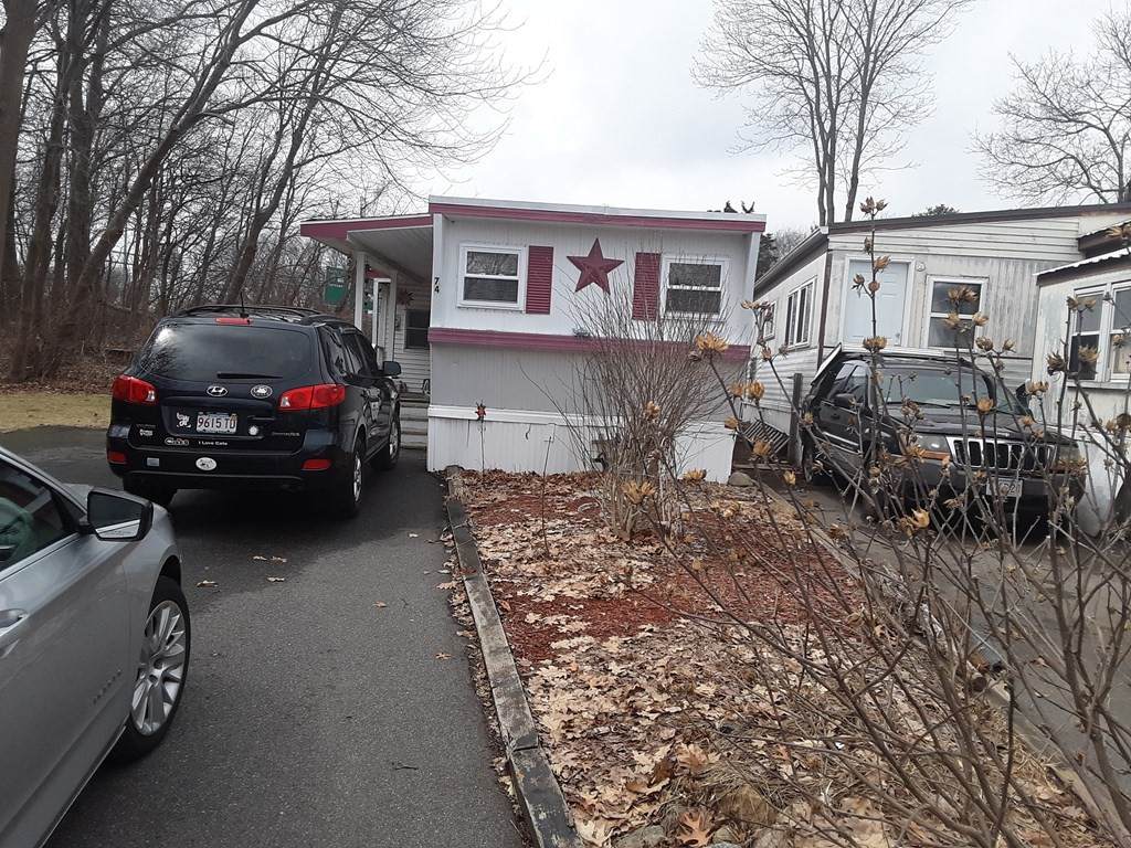 261 Newbury - Photo 1