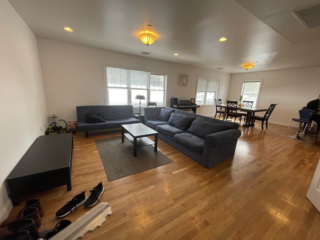 55-65 Circuit St - Photo 1
