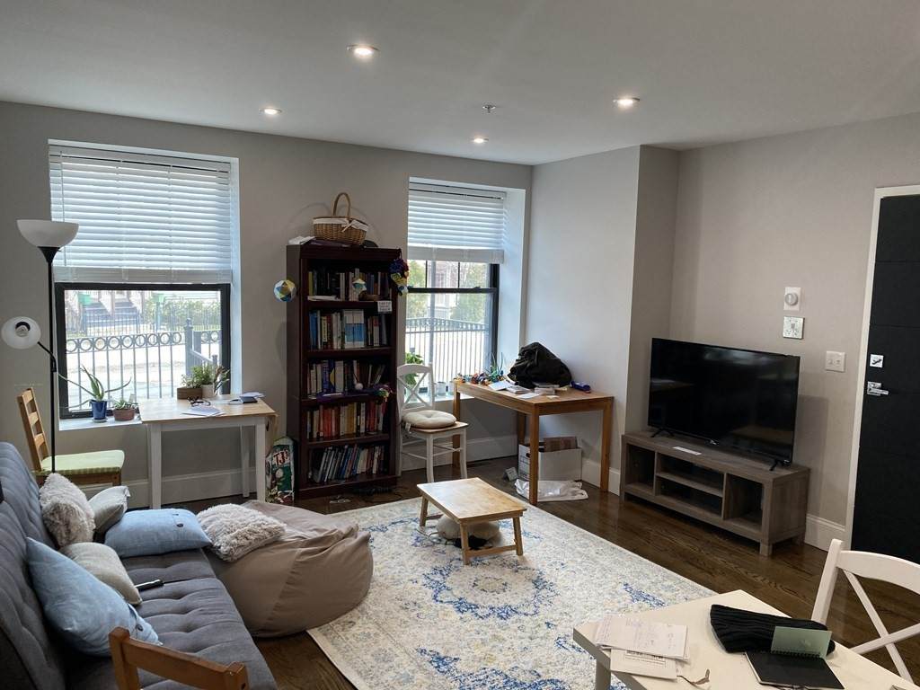 27 Dudley St - Photo 1