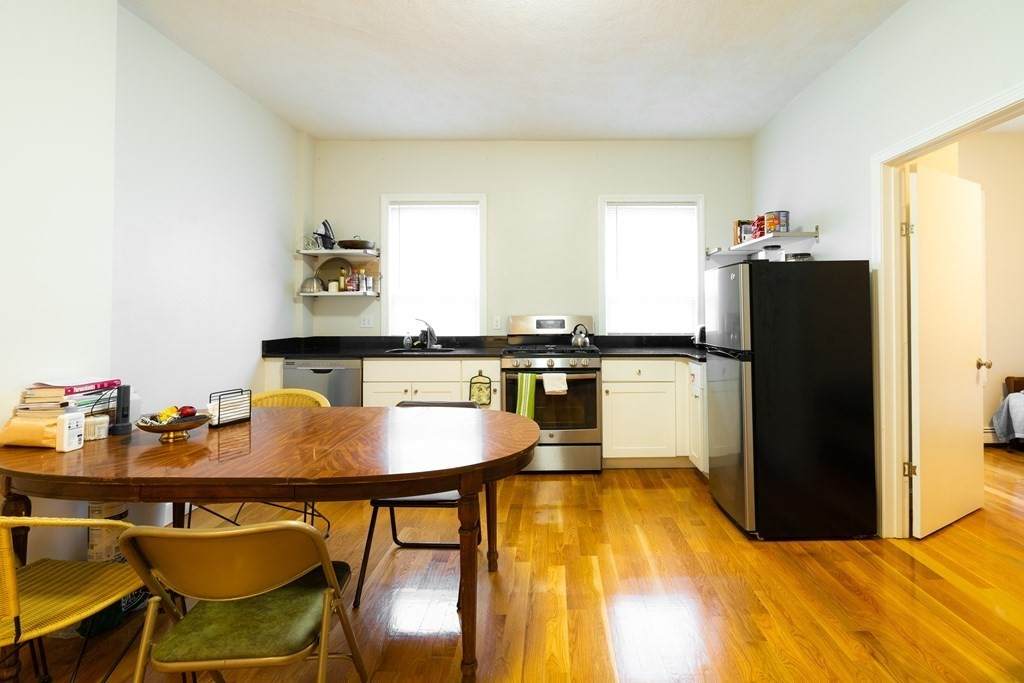 1102 Cambridge St - Photo 1