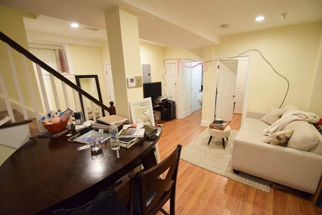 1203 Beacon - Photo 1