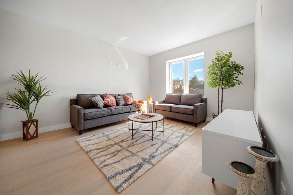 932 Broadway - Photo 1