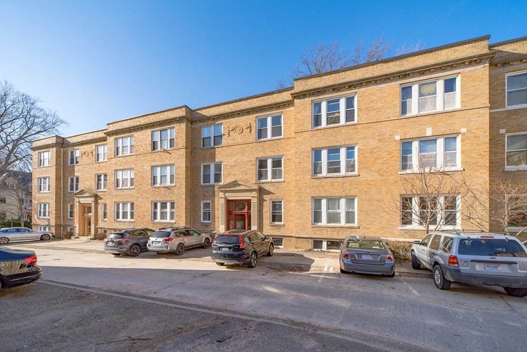 143 Babcock St - Photo 1