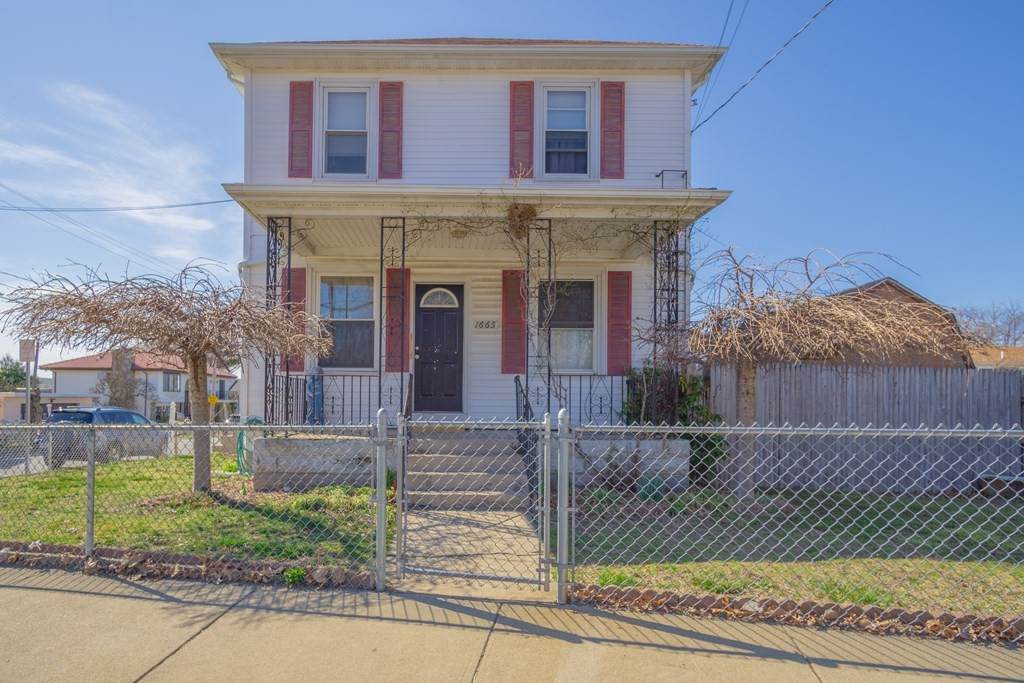 1665 Bay St - Photo 1