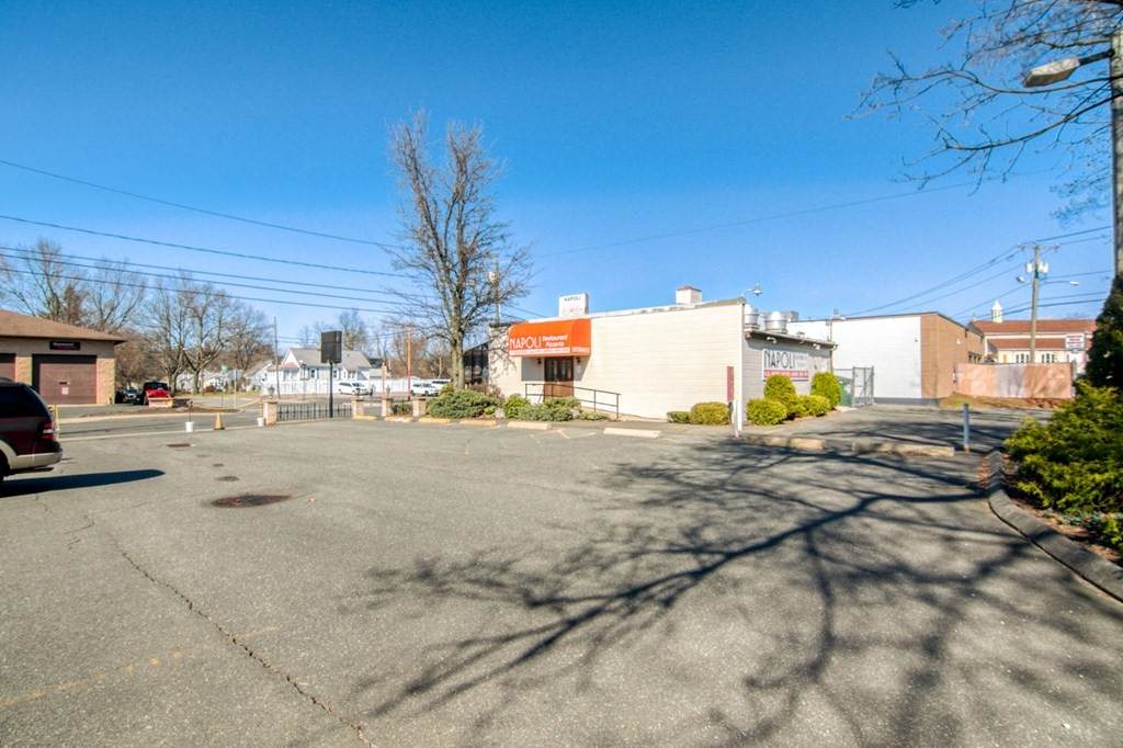 1633 Bay St - Photo 1