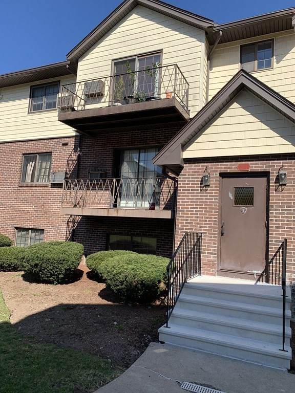 7 Royal Crest Dr - Photo 1