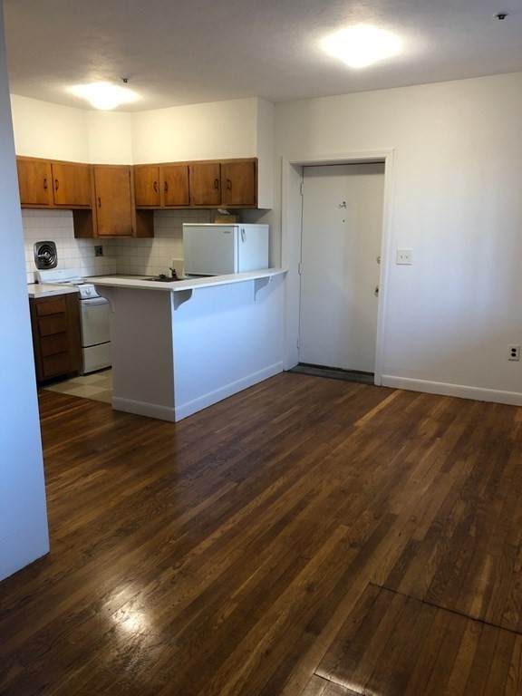 220 Beacon - Photo 1