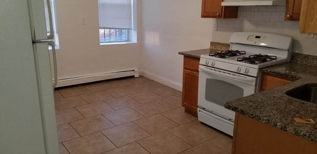 143 Arlington St - Photo 1
