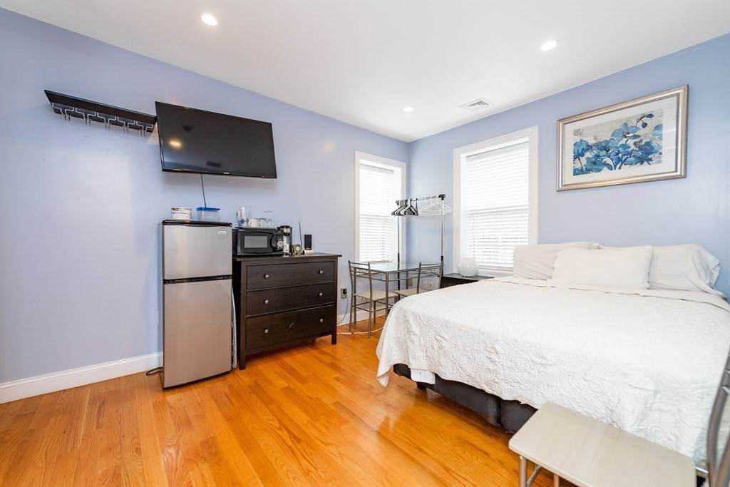 629 Tremont - Photo 1