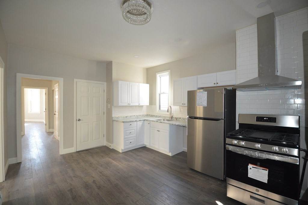 280 Maverick St - Photo 1