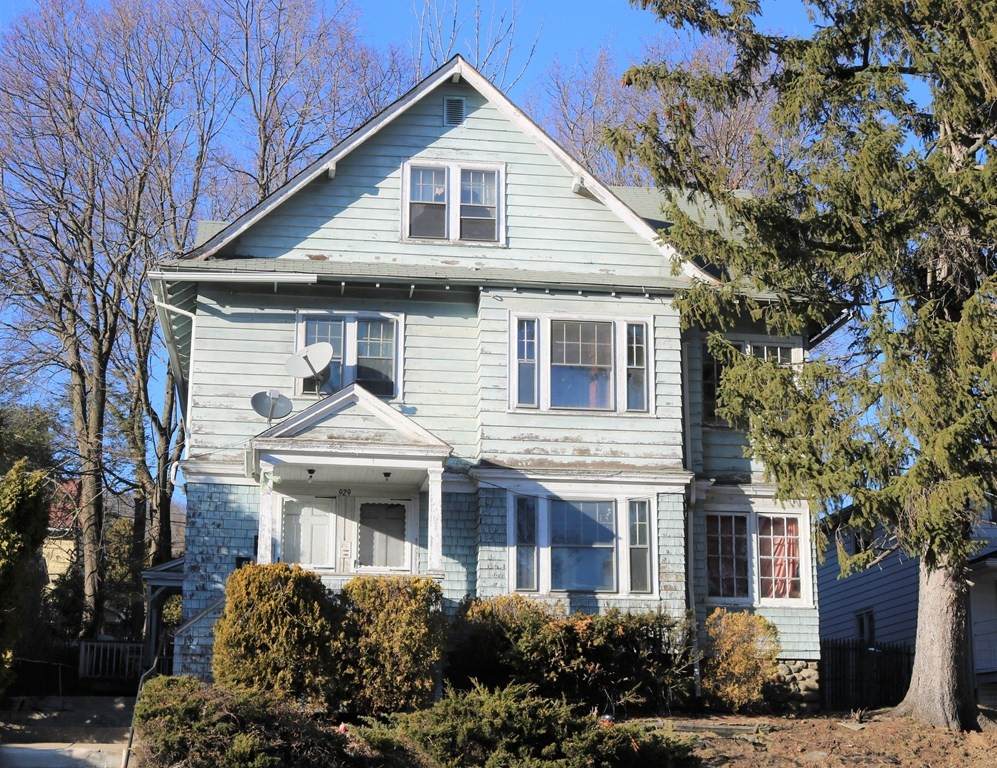 929 Pleasant St - Photo 1