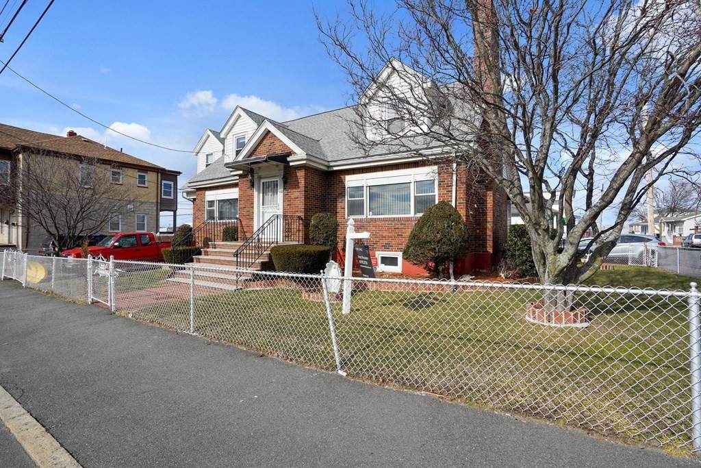 112 Hutchinson St - Photo 1