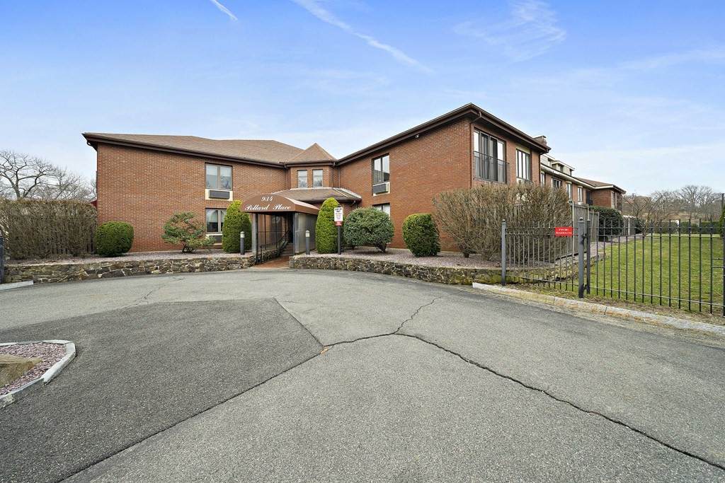 934 Southern Artery - Photo 1