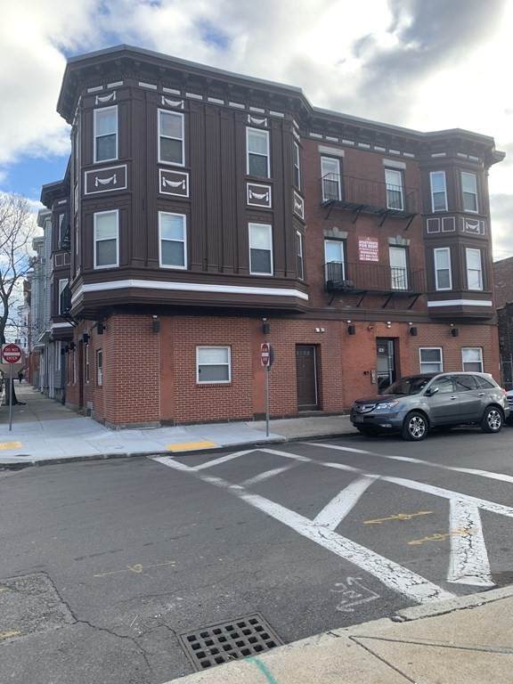 143 Arlington St - Photo 1