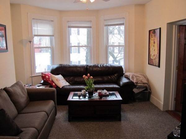 81 Hampshire St - Photo 1
