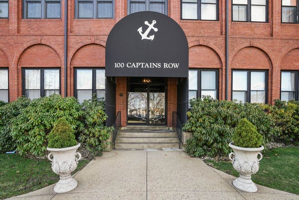 100 Captains Row - Photo 1