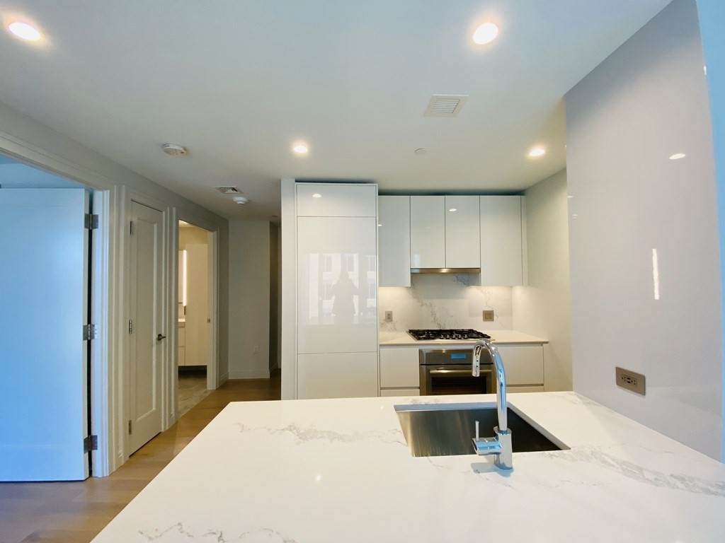 135 Seaport Blvd - Photo 1