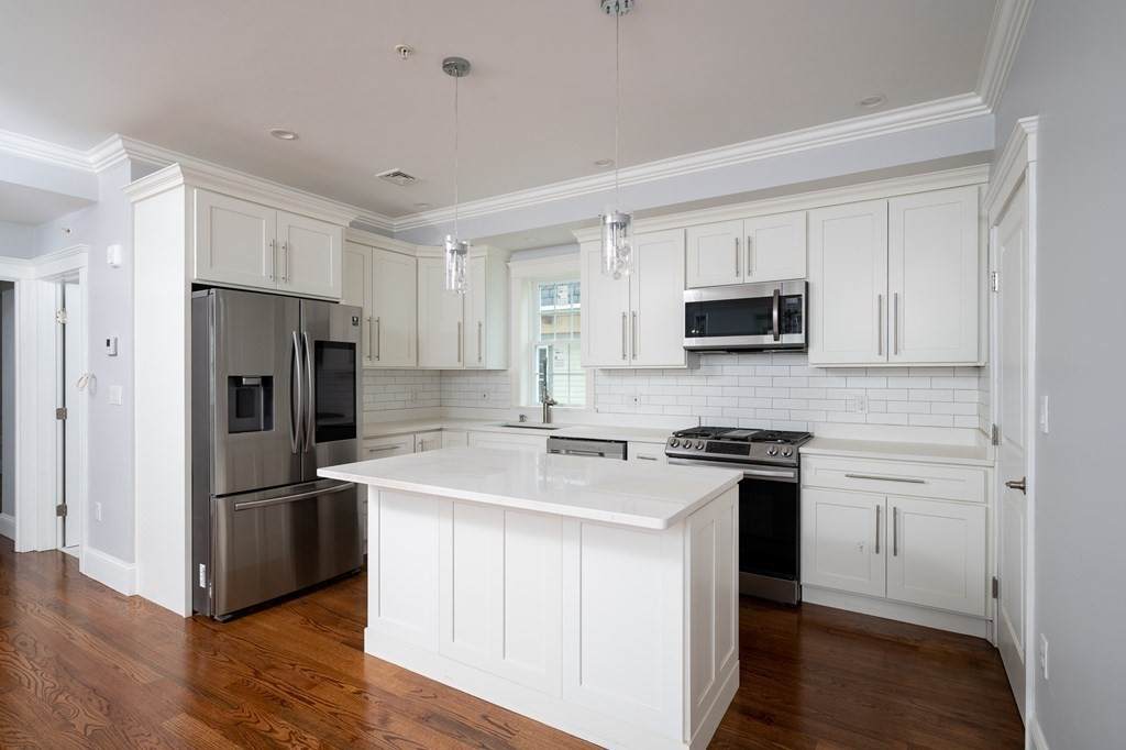 102 Neponset Ave. - Photo 1