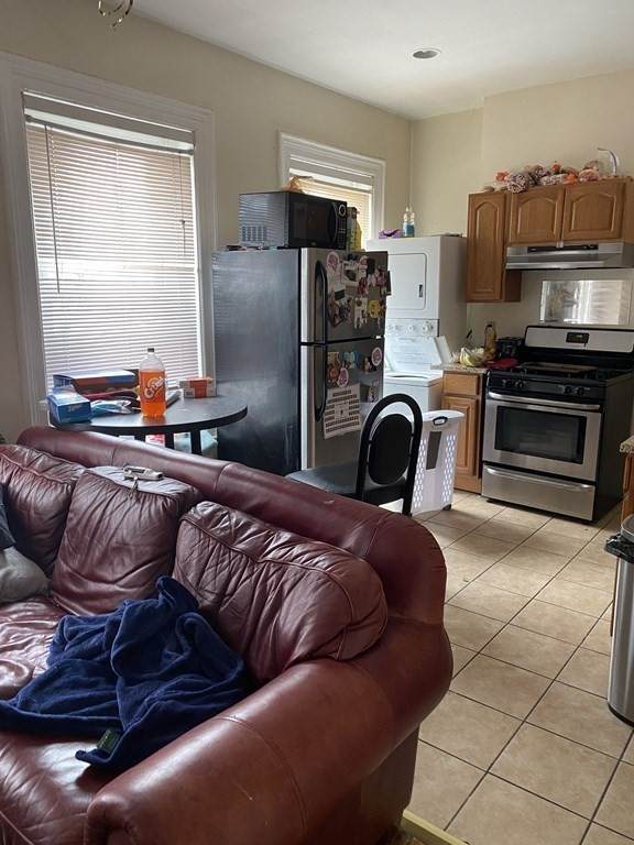 227 Roxbury Street - Photo 1