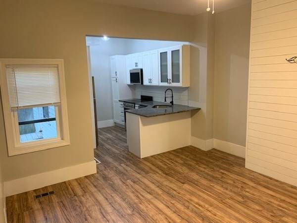 281 Bowen - Photo 1